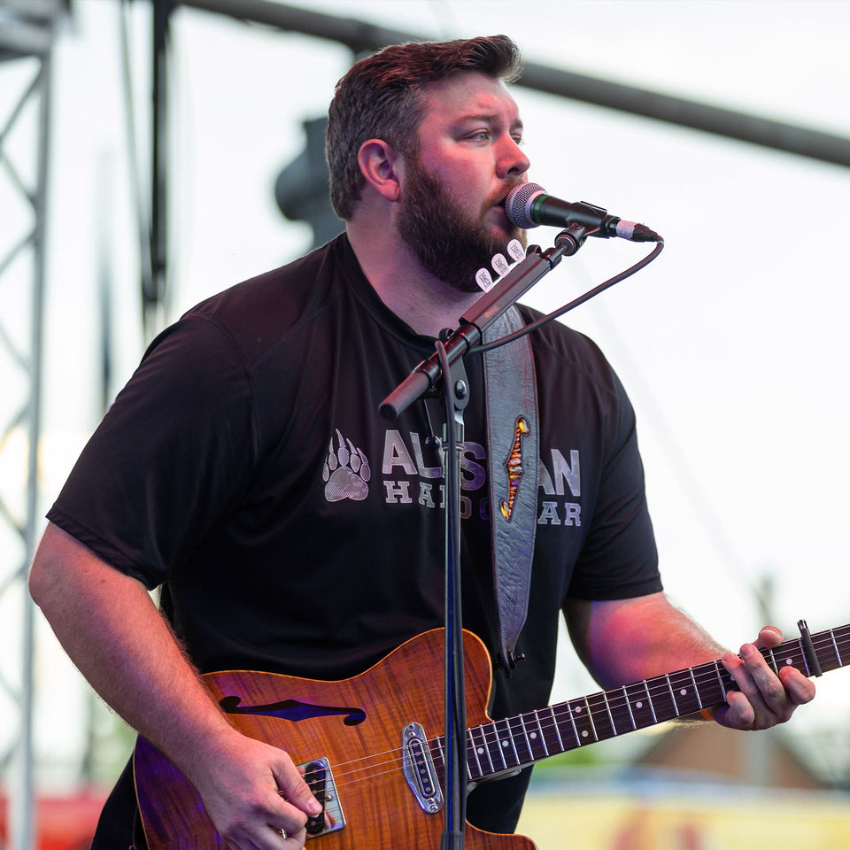 Matt Rogers, singing on the Nashville stage